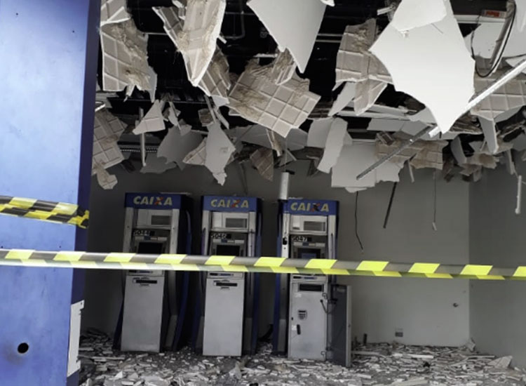 A agência da Caixa ficou destruída